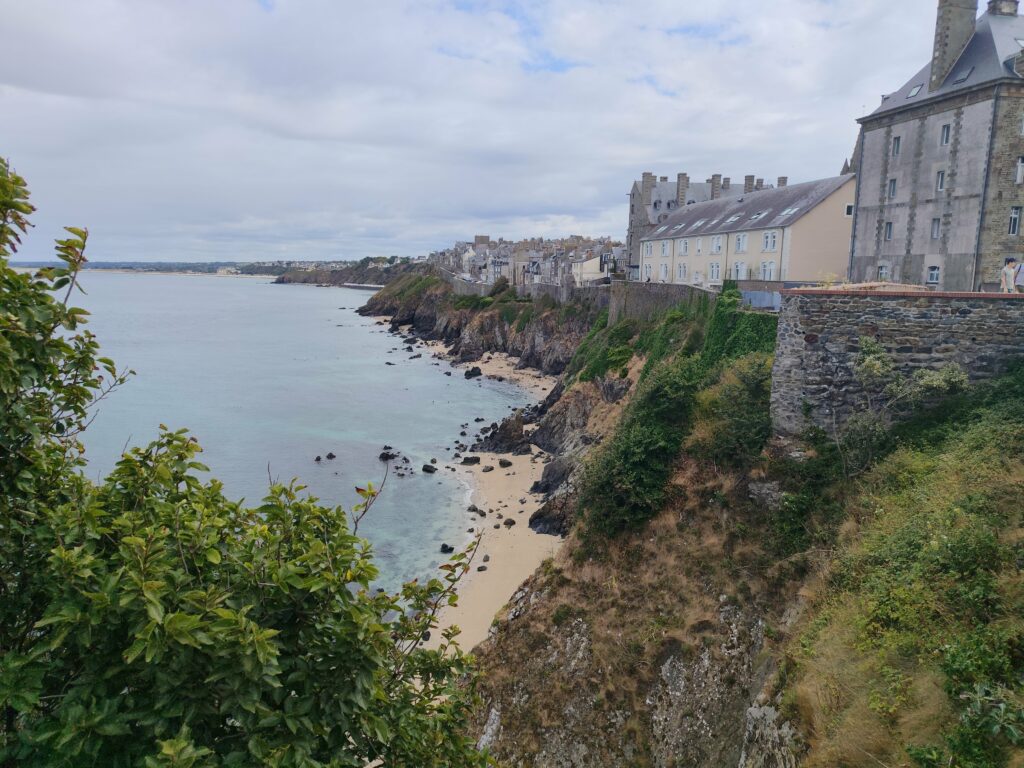Granville : Flânerie entre la pointe du Roc et la Haute-Ville