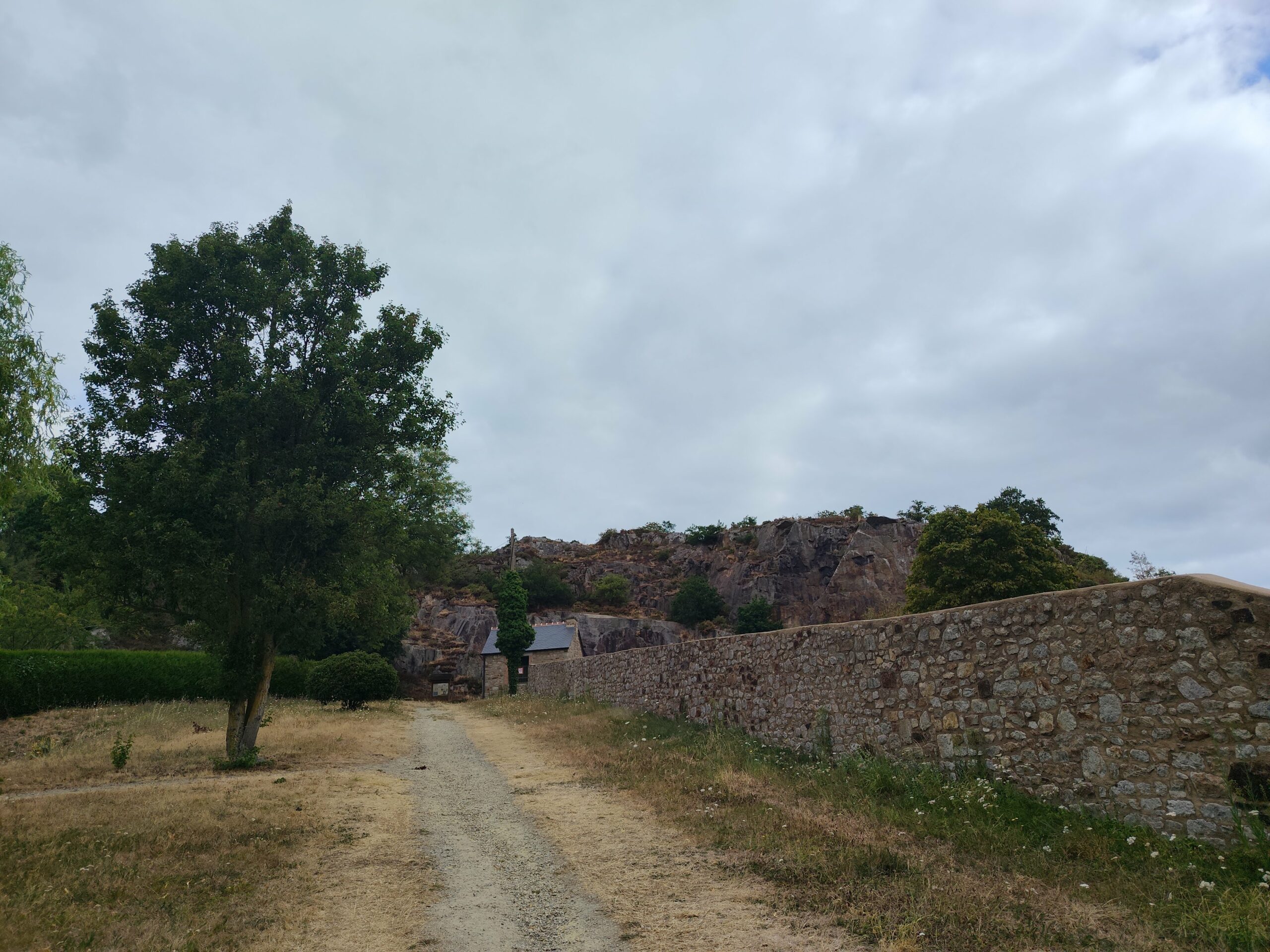 Dol-de-Bretagne et le Mont-Dol : Entre histoire religieuse et légendes bretonnes