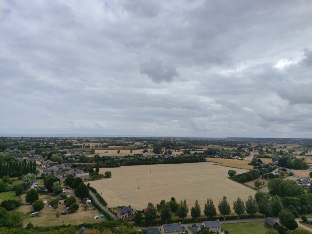 Dol-de-Bretagne et le Mont-Dol : Entre histoire religieuse et légendes bretonnes