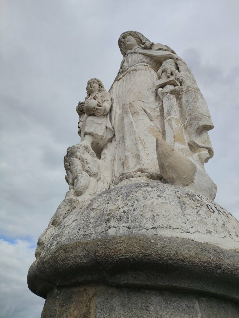 Dol-de-Bretagne et le Mont-Dol : Entre histoire religieuse et légendes bretonnes
