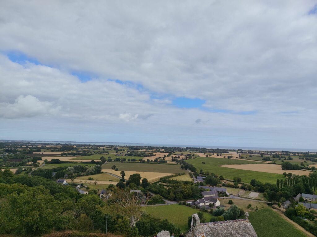 Dol-de-Bretagne et le Mont-Dol : Entre histoire religieuse et légendes bretonnes