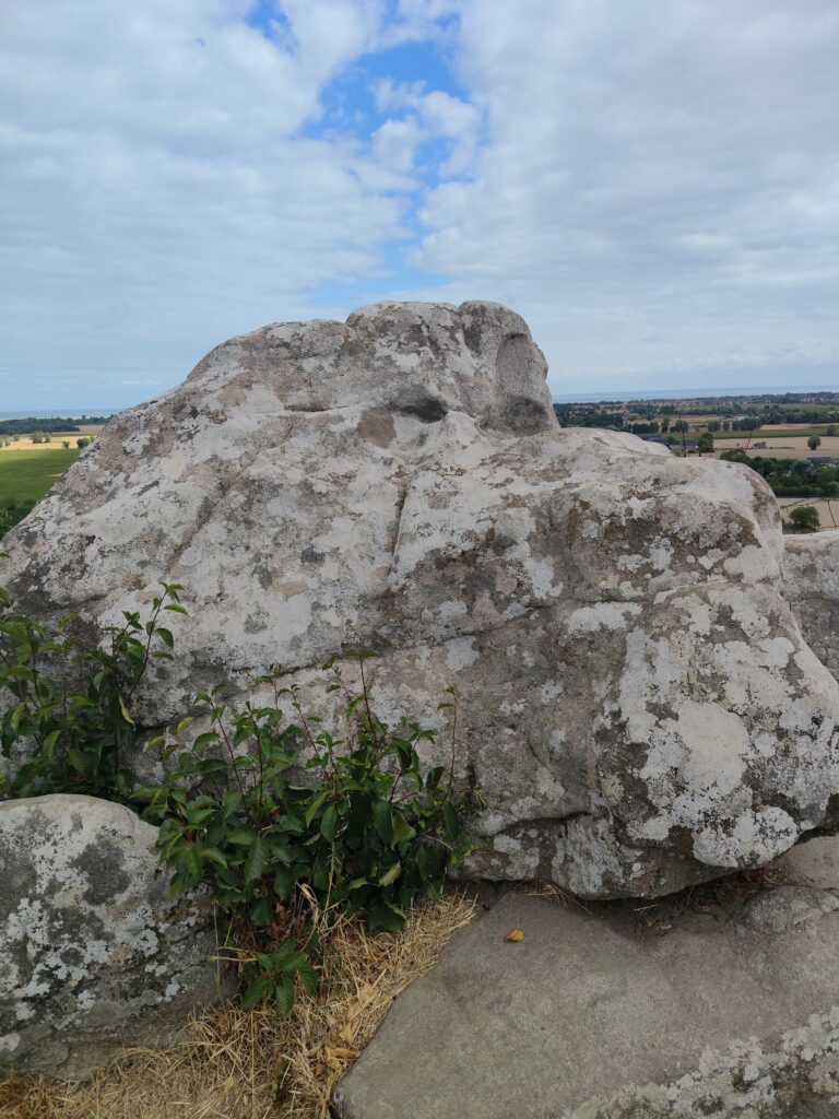 Dol-de-Bretagne et le Mont-Dol : Entre histoire religieuse et légendes bretonnes