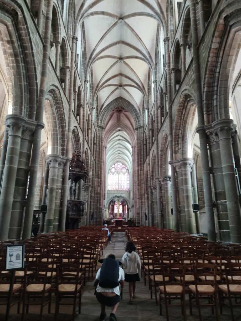 Dol-de-Bretagne et le Mont-Dol : Entre histoire religieuse et légendes bretonnes