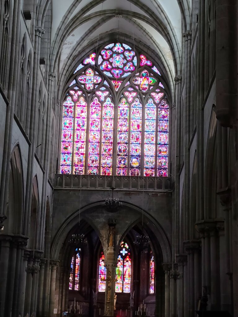 Dol-de-Bretagne et le Mont-Dol : Entre histoire religieuse et légendes bretonnes