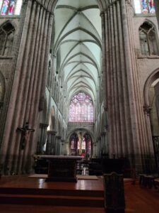 Dol-de-Bretagne et le Mont-Dol : Entre histoire religieuse et légendes bretonnes