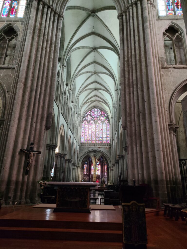 Dol-de-Bretagne et le Mont-Dol : Entre histoire religieuse et légendes bretonnes