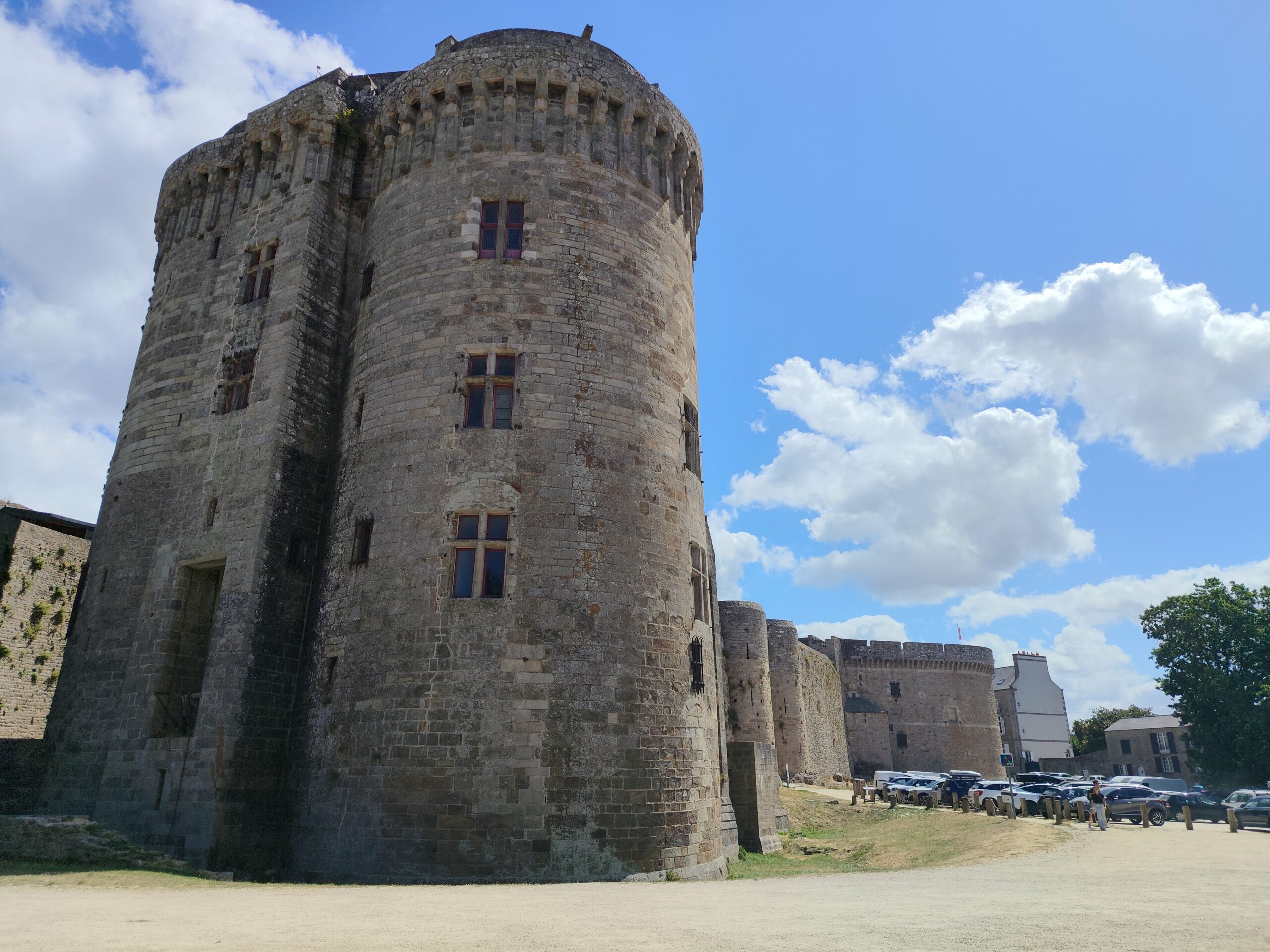 Dinan : Le tour des remparts de la cité médiévale