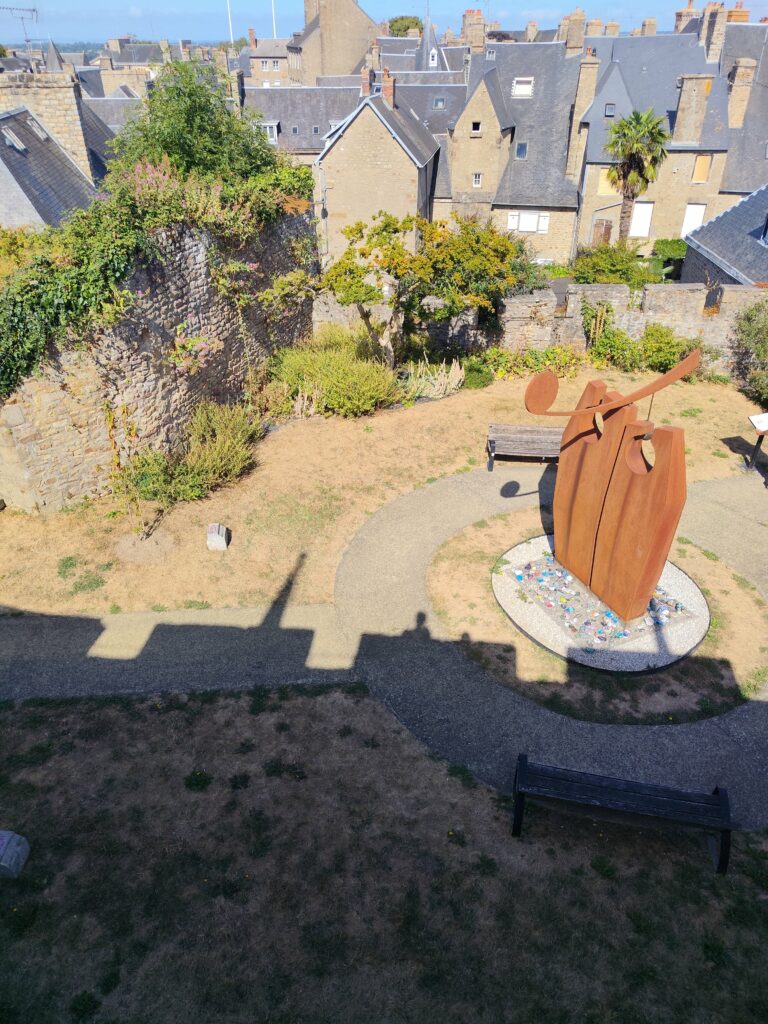 Le Donjon et les remparts