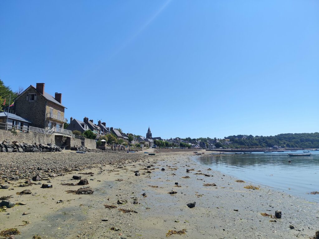 La promenade du port Saint Suliac